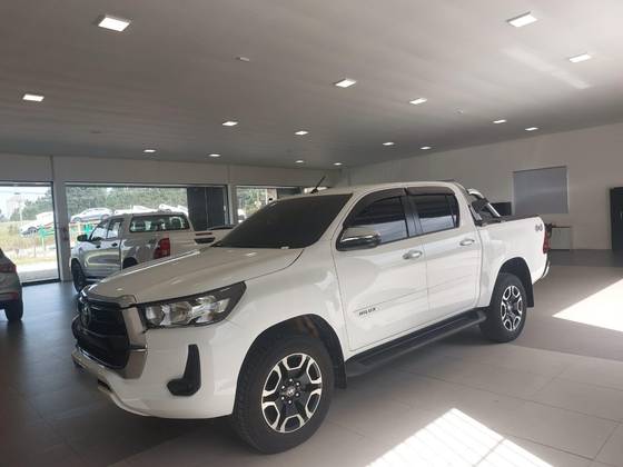 TOYOTA HILUX 2.7 VVT-i FLEX CD SRV 4X4 AUTOMÁTICO TOYOTA HILUX 2.7 VVT-i FLEX CD SRV 4X4 AUTOMÁTICO